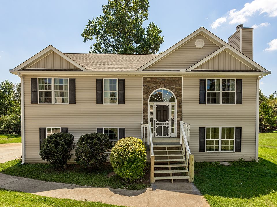 1st image of 146 Bedford Falls Ct