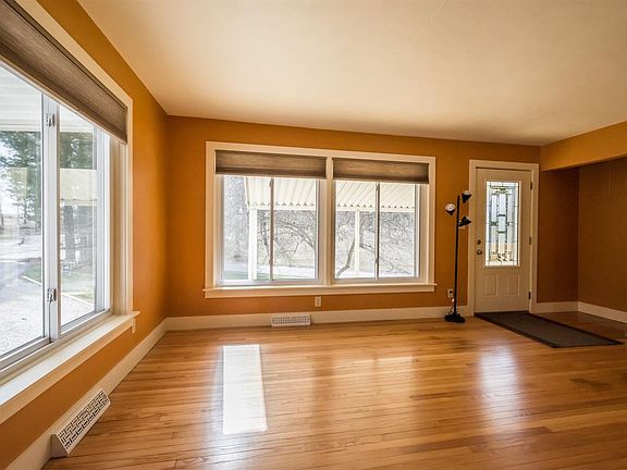 5th image of 202 W Chester Dr