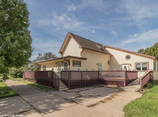 235 Chestnut St, Earlham, IA 50072