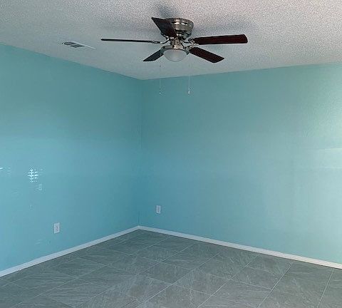 3rd image of 1702 N Tallowood Dr