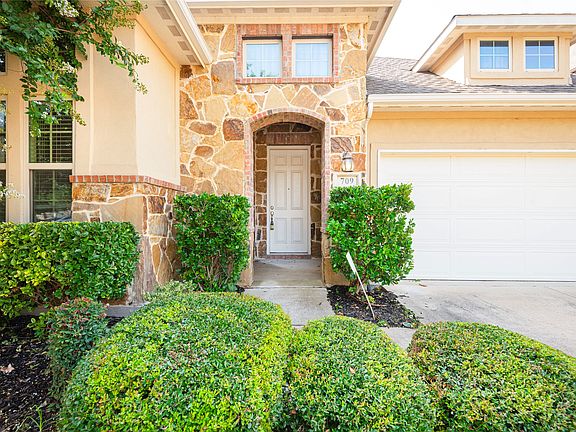 2nd image of 709 Llano Falls Dr