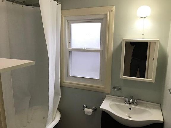 2nd image of 553 1/2 Washington St