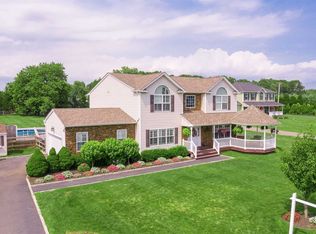3 Sycamore Dr, East Moriches, NY 11940