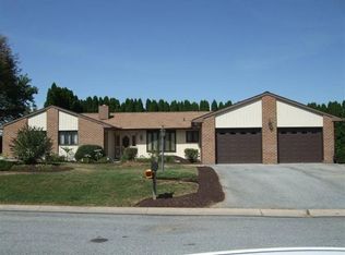 433 Meadowview Dr, Lebanon, PA 17042