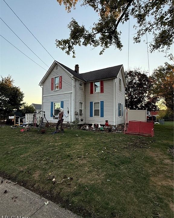 2nd image of 272 S Lyman St