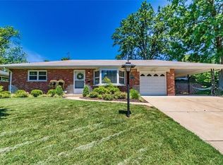 10901 Oasis Dr, Saint Louis, MO 63123