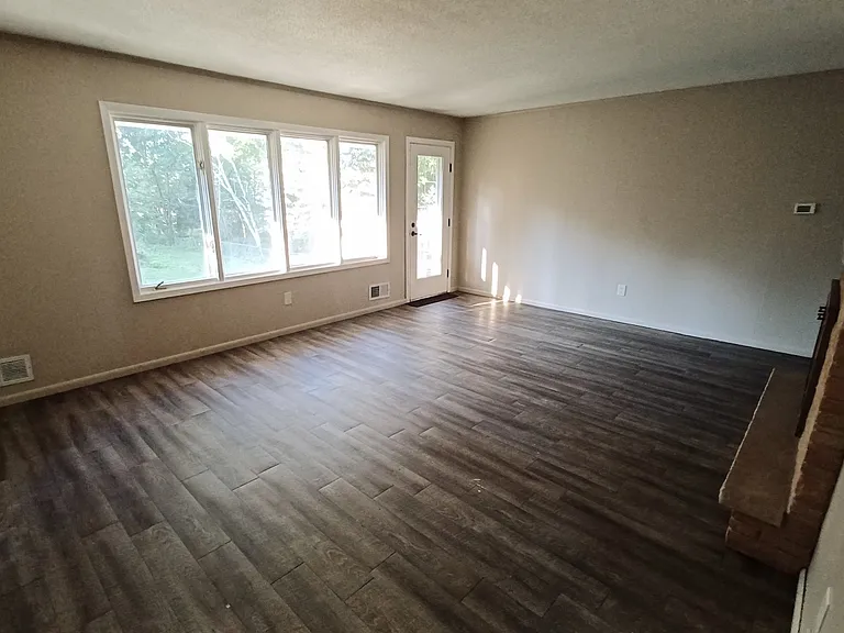 907 County Road B W — Photo 6