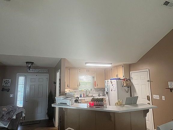 3rd image of 21 Redfern Trl NE