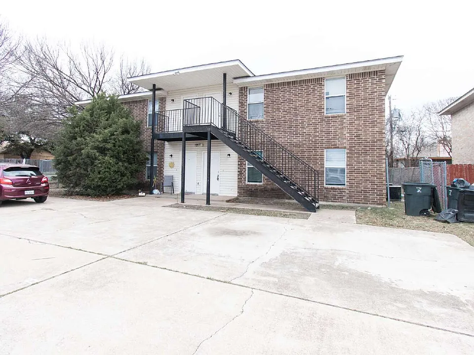 2018 Cedarhill Dr #C