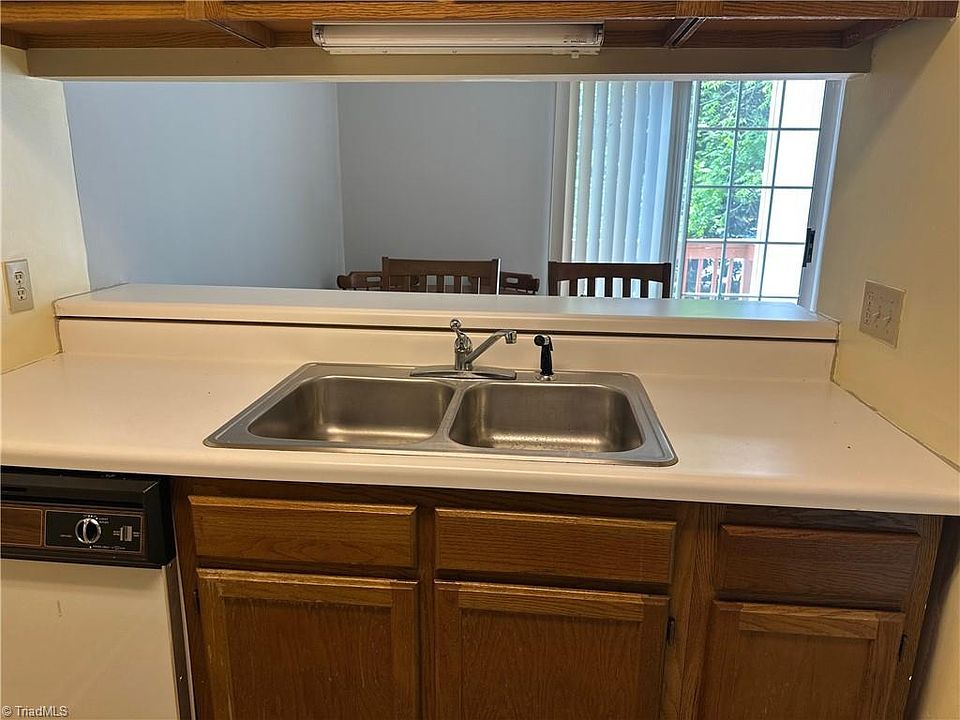 2nd image of 4020 Whirlaway Ct APT L