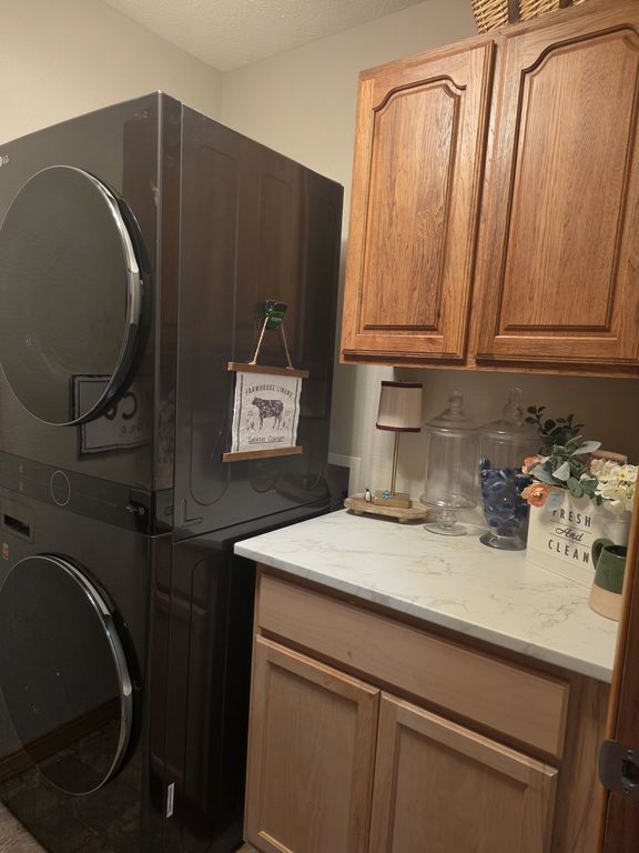 108 Debonair Ct - Property Image