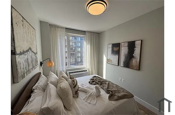 Building Photo - 140 Beach 93rd St