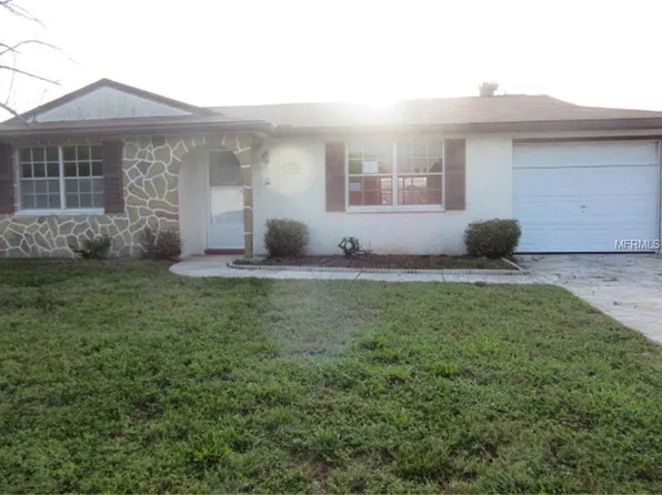 9804 Pocono St, Port Richey, FL 34668
