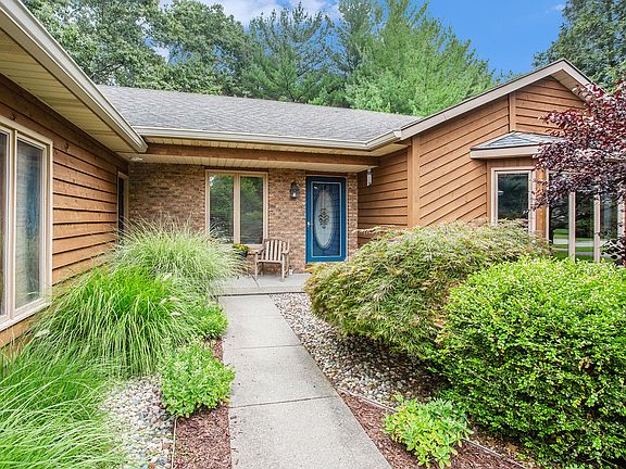 2nd image of 5064 Chableau Dr SW