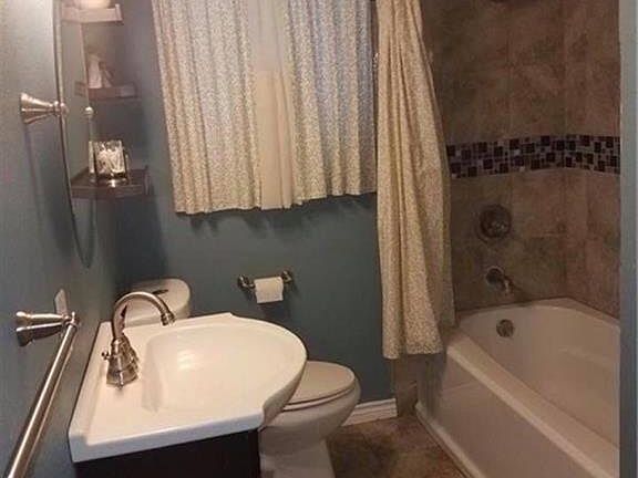 5th image of 1042 Sorrell St