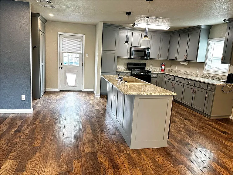 3144 Gordon Ave — Photo 13