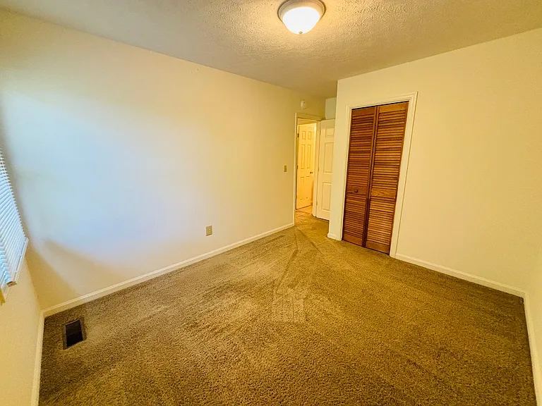 1710 Emerald St — Photo 14
