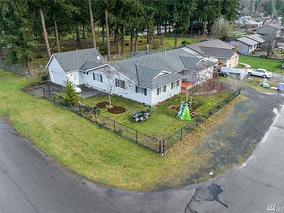 2nd image of 221 Antonie Ave N