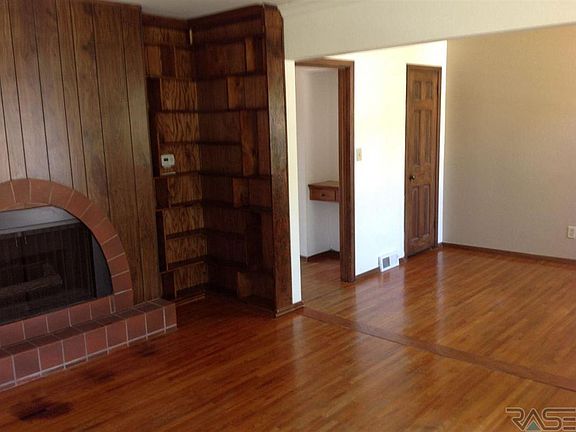 3rd image of 2101 W 21st St