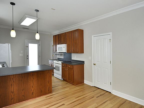 4th image of 117 E Morehouse Ave