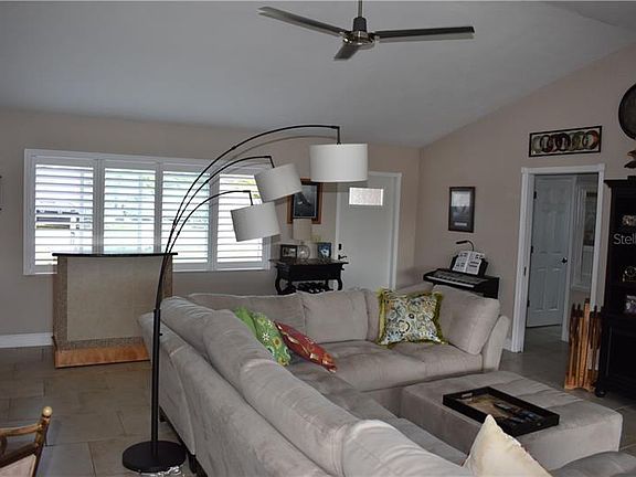 4th image of 1631 Larchwood Dr