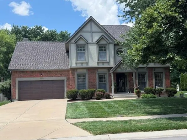 13016 Sherwood St, Leawood, KS 66209