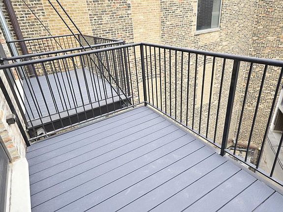 5th image of 709 N Milwaukee Ave #3R