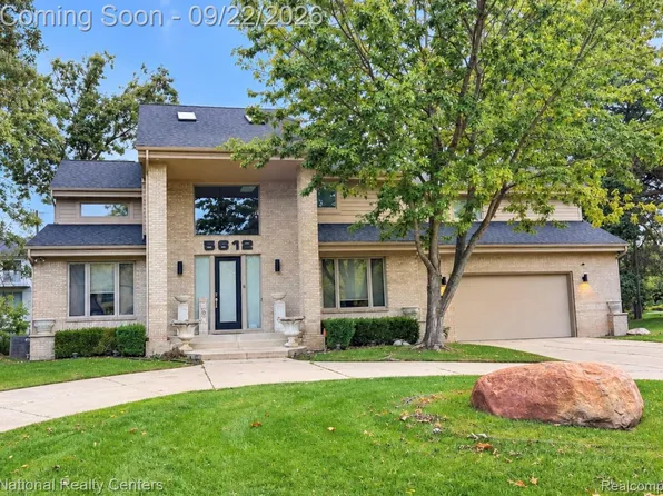 5612 Stanhope St, West Bloomfield, MI 48322