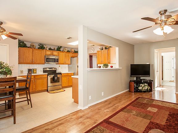 3rd image of 1008 Summer Haven Ln