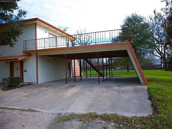 2nd image of 114 Hollaway Ave #1