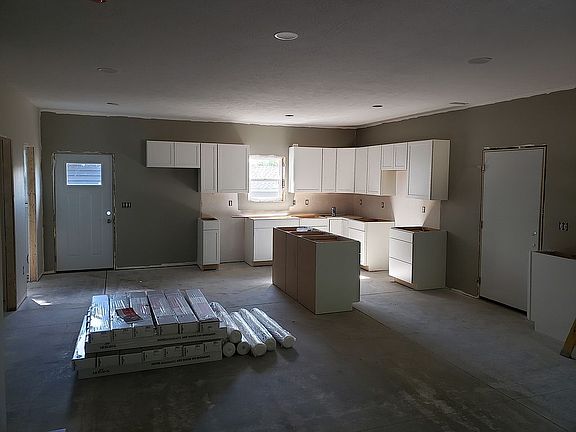 3rd image of 2400 W 15th St