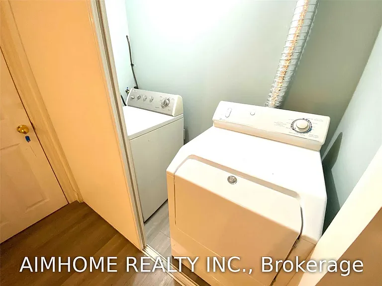 432 Fernleigh Cir — Photo 10