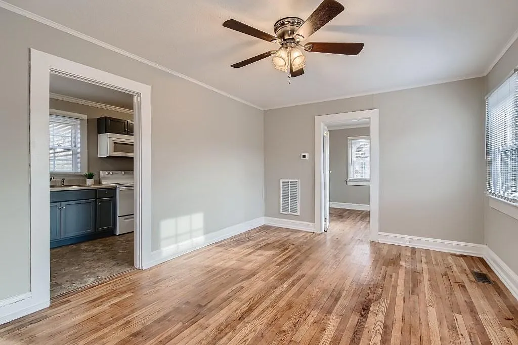 927 E Front St — Photo 3