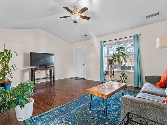 5th image of 3 Foxwood Ct