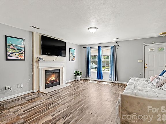 4th image of 9306 Tiger Lily Ln