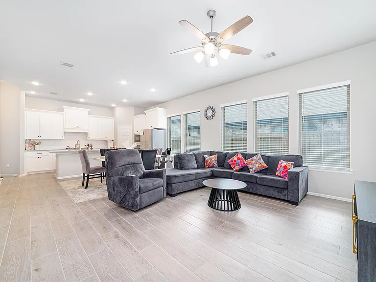 10443 Cecilia Star Ln — Photo 7