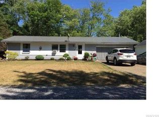 9679 Quebec St, Angola, NY 14006