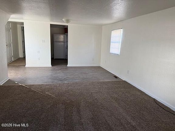 4th image of 407 Bell Street