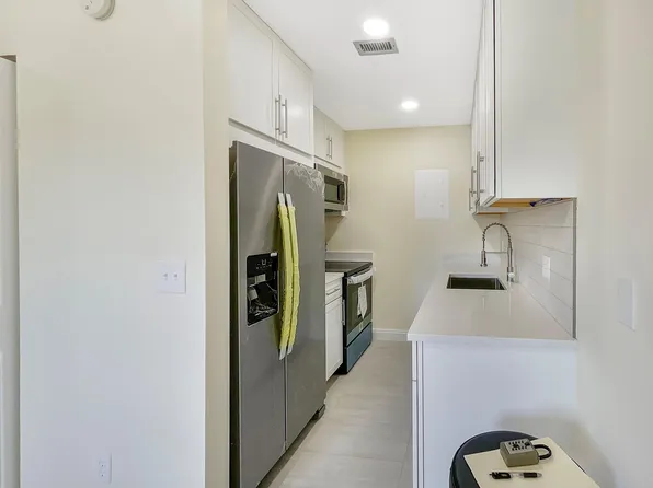 8921 NW 28th Drive #B, Coral Springs, FL 33065