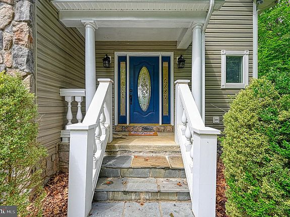 3rd image of 845 Elnor Rd