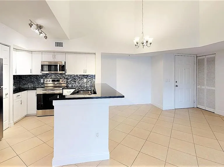1210 Wildwood Lakes Blvd #306 — Photo 3
