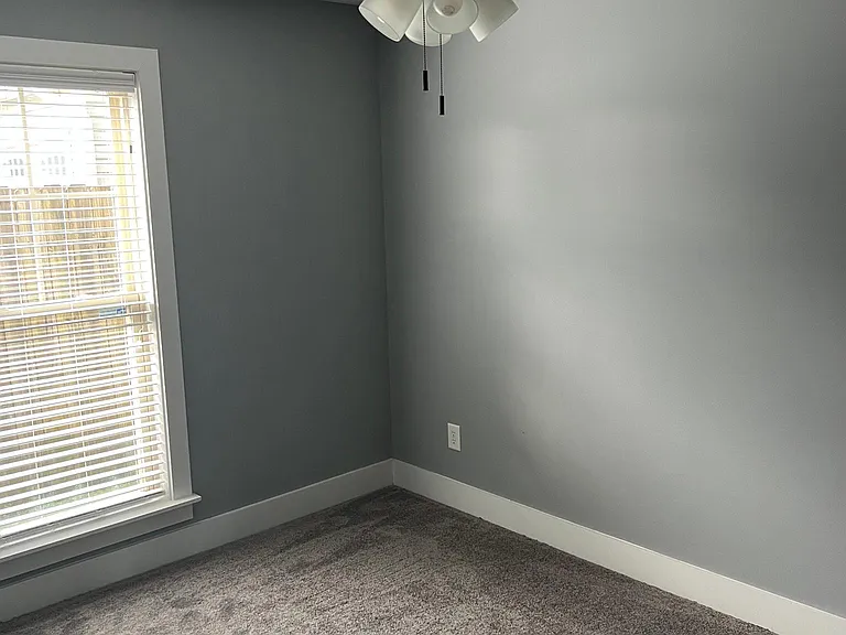 Middle bedroom