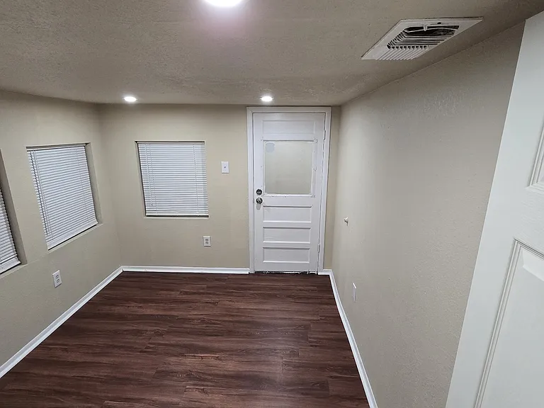 708 Narrow St — Photo 2