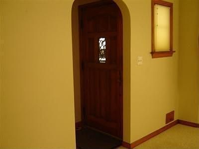5th image of 3342 Lexington Ave