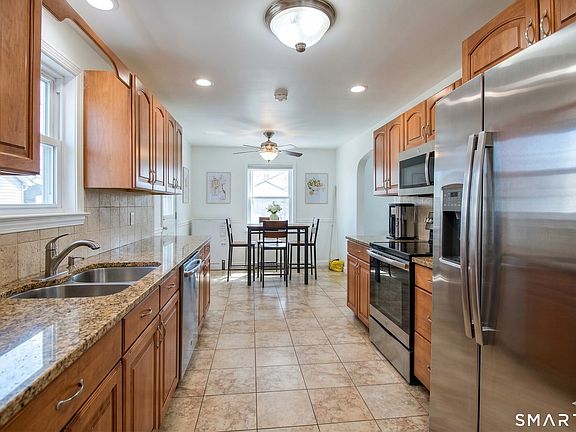 5th image of 40 Acton Road