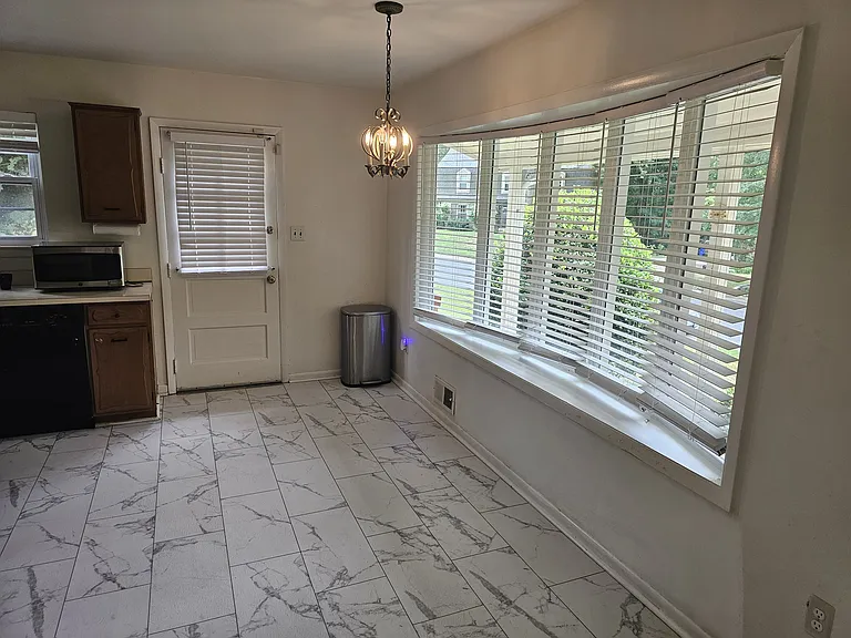 1404 Chilton Dr — Photo 14