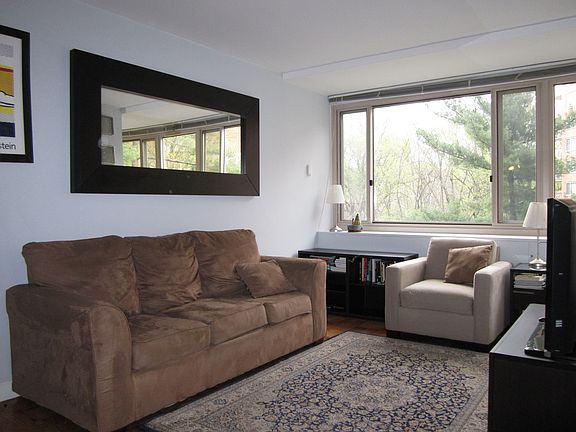 4th image of 4101 Cathedral Ave NW APT 609