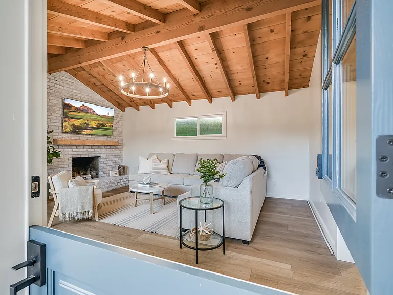 325 W Avenida Palizada — Photo 5