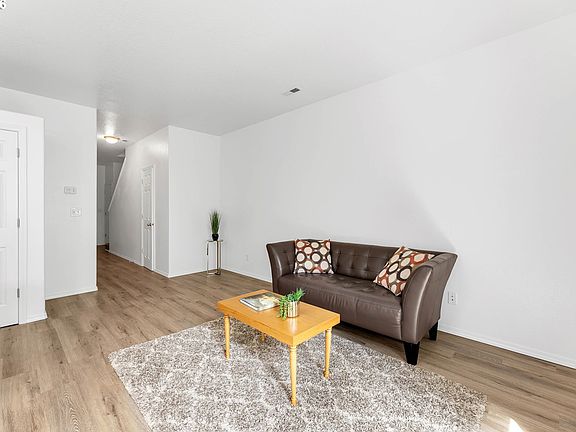 4th image of 6103 NE 33rd Cir