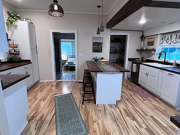3rd image of 408 N Center St